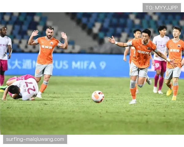 凯尔特人联赛赛程密集,近期比赛风格持续体现高位逼抢特点 凯尔特人联赛赛程密集,近期比赛风格持续体现高位逼抢特点